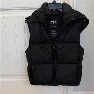 Zara Women’s Black Puffer Vest